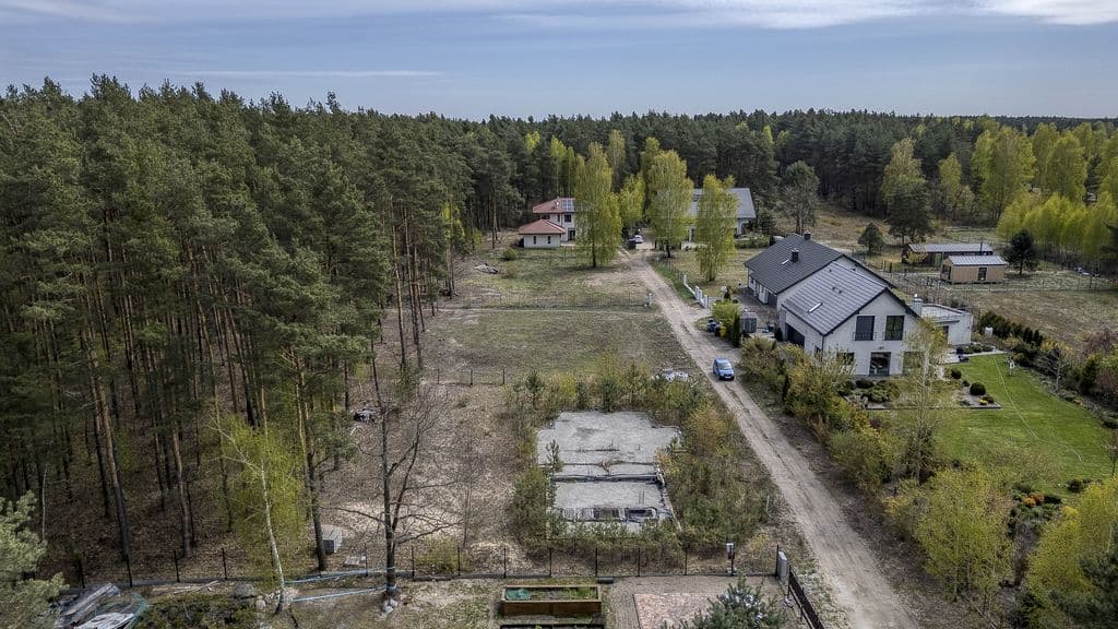Просторный участок рядом с лесом, 14 км от центра Варшавы – 1