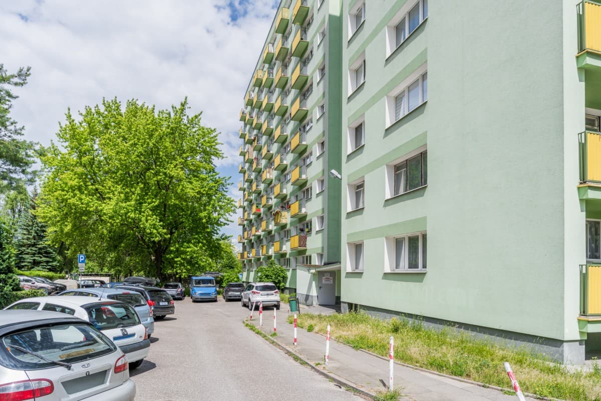 Функциональная студия с балконом и городским видом – 17