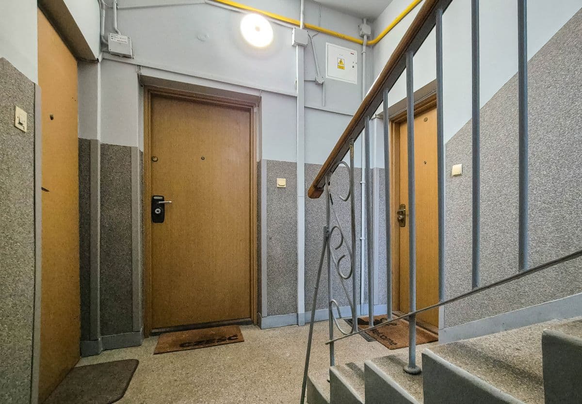 Квартира 45м² в кирпичном доме, требуется ремонт – 12