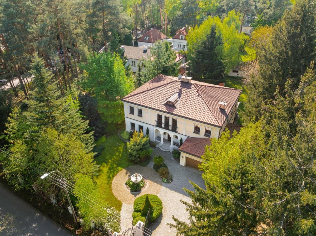 Роскошная резиденция 318м² с двумя независимыми зданиями – 1