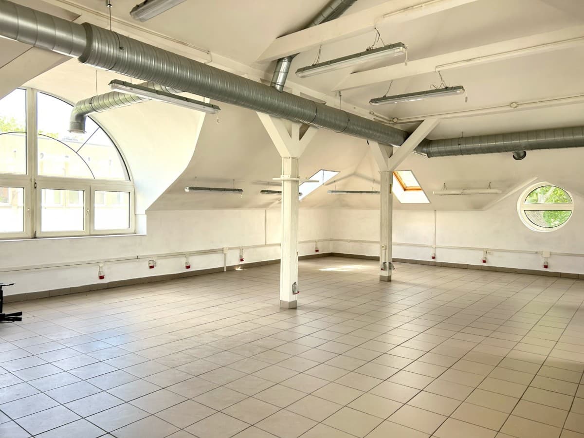 Просторный лофтовый дом рядом с метро, 3 уровня – 2