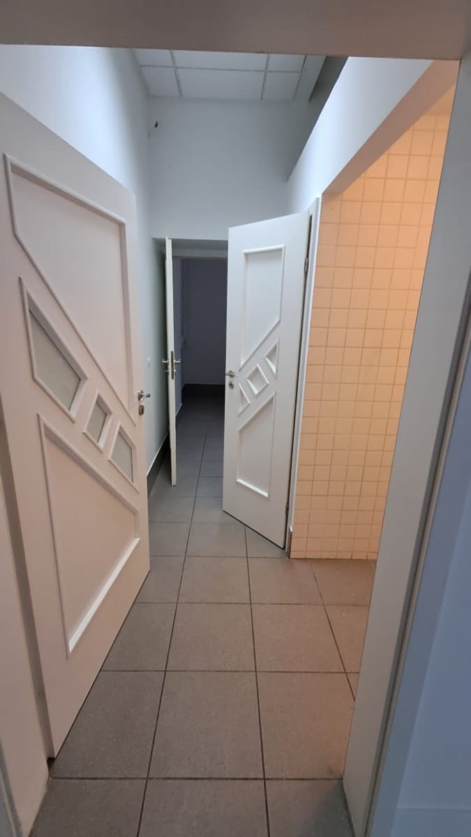 Просторное 64м² помещение с большими витринами – 5