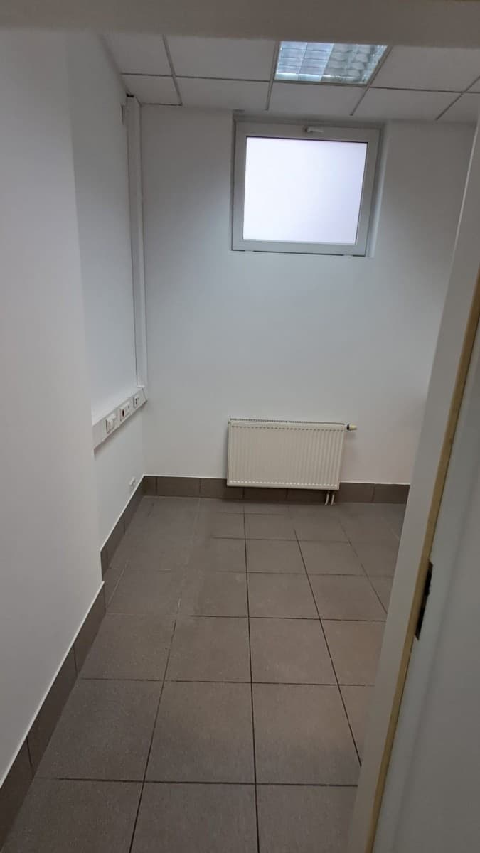 Просторное 64м² помещение с большими витринами – 7