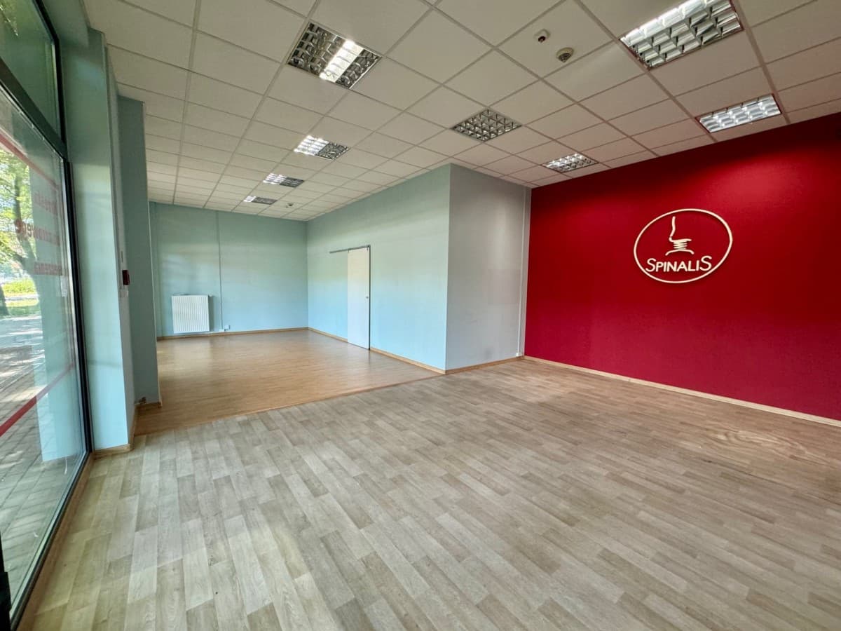 Просторное коммерческое помещение с большими витринами в Мокотове – 2
