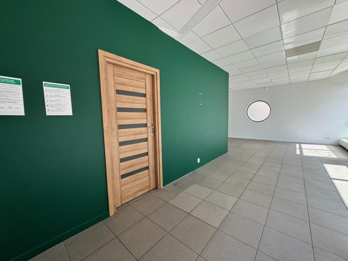 Просторное 64м² помещение с большими витринами – 2